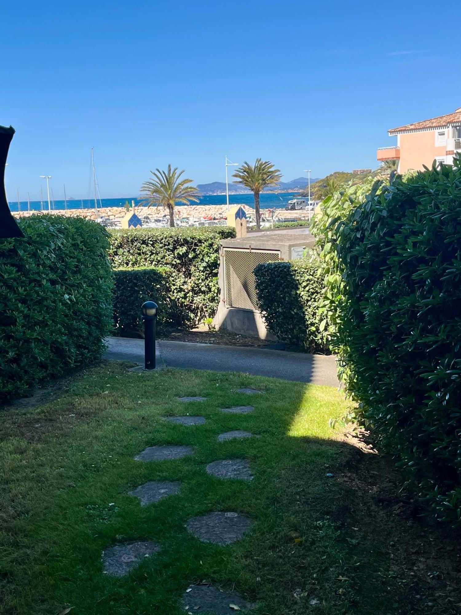 Vue Sur La Mer, A 50m Six-Fours-les-Plages